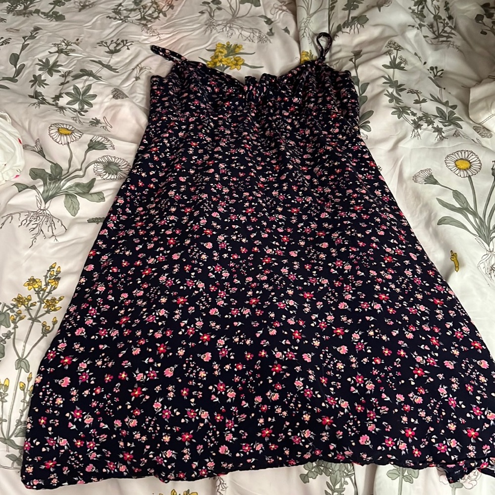 Floral dress, knotted top part